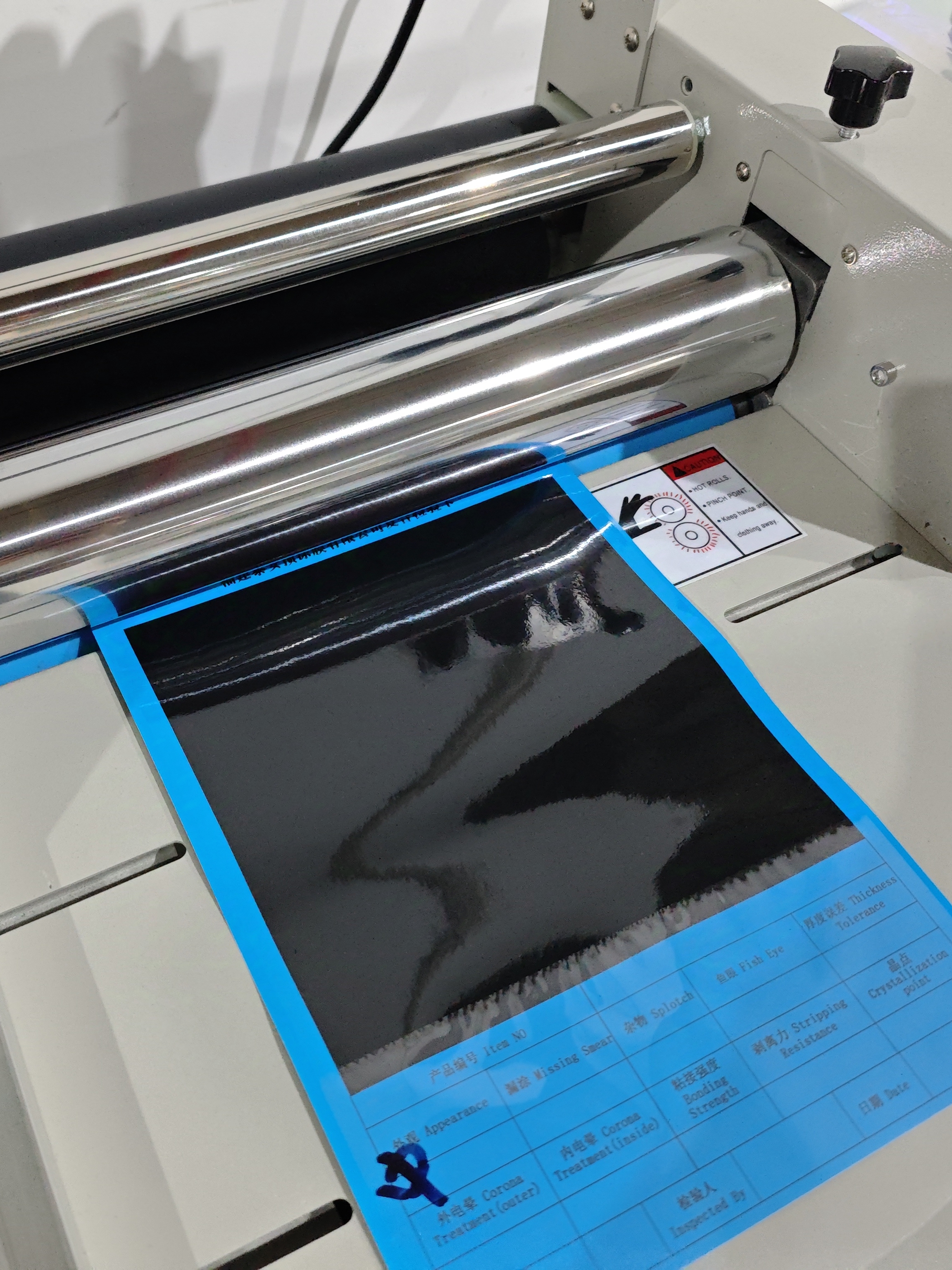 Processus inspectionis laminationis scelerisque cinematographici momenti est medium prospiciendi qualitatem certitudinis et stabilitatis